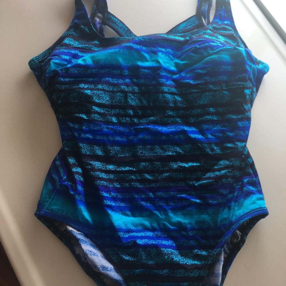 One piece swimsuit in EUC by Longitude
